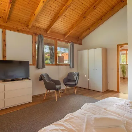 Balaton Apartman *